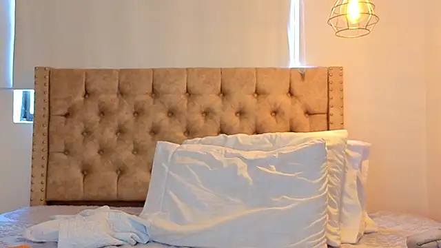 KeryHillson online show from April 18, 2026, 3:03 pm