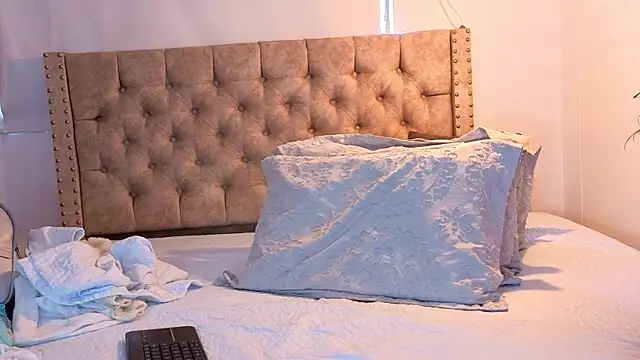 KeryHillson online show from December 19, 2025, 1:57 pm