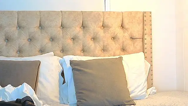 KeryHillson online show from October 30, 2025, 12:14 pm