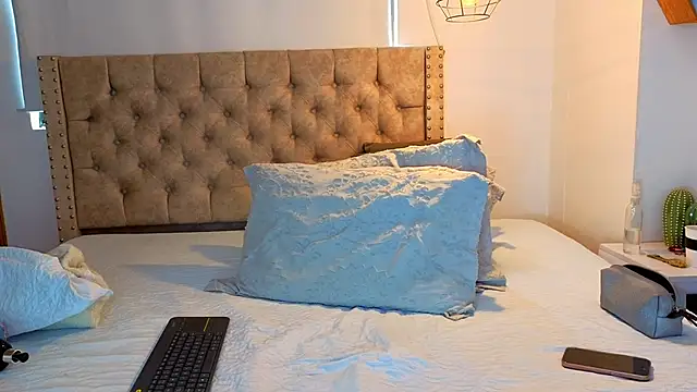 KeryHillson online show from January 10, 2026, 12:44 pm