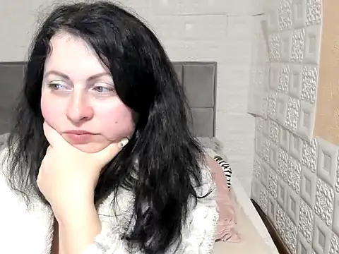 Lillian2 online show from February 22, 2025, 10:42 pm