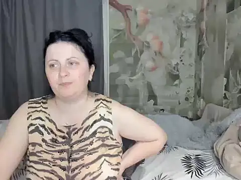 Lillian2 online show from November 6, 2025, 2:15 am