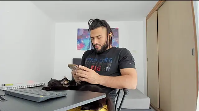Snapshot of Louis_marley__ chatting on February 18, 2025, 5:20 pm Louis marley online show from February 18, 2025, 5:20 pm