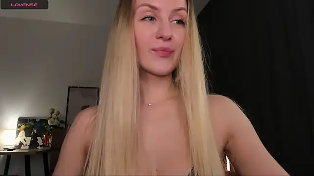 Snapshot of Alice_Dias chatting on March 14, 2025, 4:40 pm Alice Dias online show from March 14, 2025, 4:40 pm