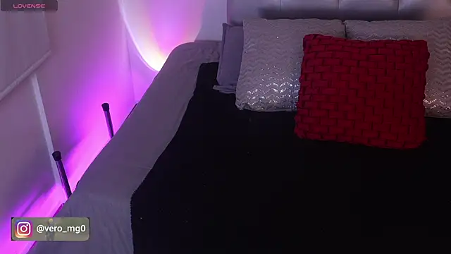 Snapshot of _Eyra chatting on December 22, 2025, 2:44 am Eyra online show from December 22, 2025, 2:44 am