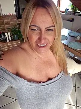 Isabellaa04 online show from February 14, 2026, 9:31 am