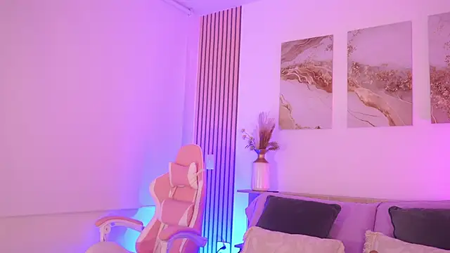 LillyThompson online show from February 2, 2026, 11:04 pm