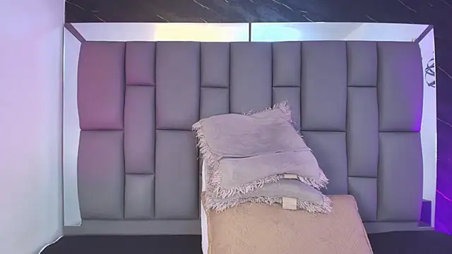 Snapshot of _MiaBrown_ chatting on February 23, 2026, 12:06 pm MiaBrown online show from February 23, 2026, 12:06 pm