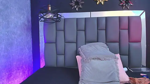  MiaBrown  online show from September 20, 2025, 12:10 pm