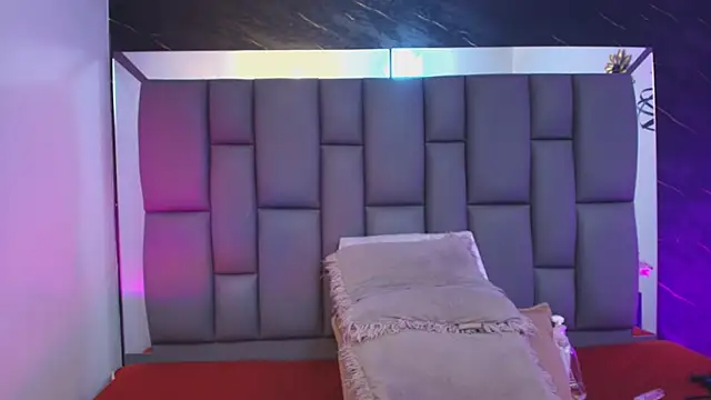 Snapshot of _MiaBrown_ chatting on February 17, 2026, 12:02 pm MiaBrown online show from February 17, 2026, 12:02 pm