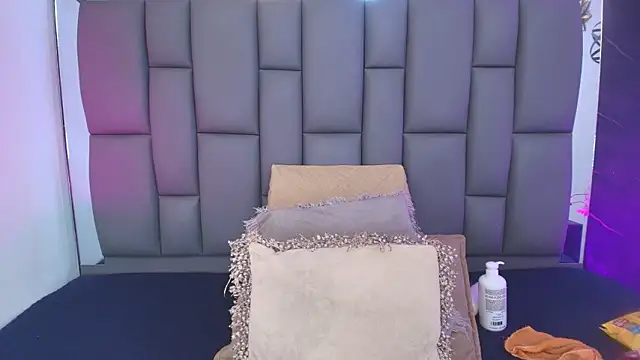 Snapshot of _MiaBrown_ chatting on March 5, 2026, 12:13 pm MiaBrown online show from March 5, 2026, 12:13 pm