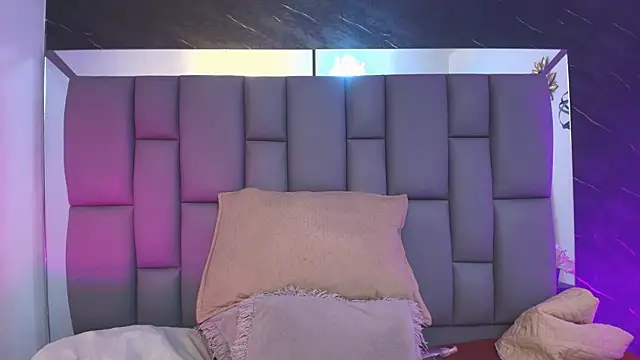 Snapshot of _MiaBrown_ chatting on February 25, 2026, 12:05 pm MiaBrown online show from February 25, 2026, 12:05 pm