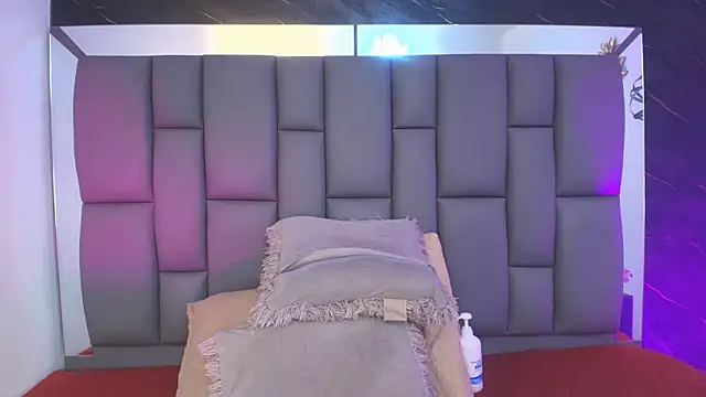 Snapshot of _MiaBrown_ chatting on February 24, 2026, 12:06 pm MiaBrown online show from February 24, 2026, 12:06 pm