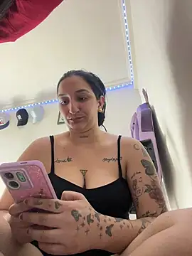Snapshot of liz_dirty chatting on June 19, 2026, 9:42 pm liz dirty online show from June 19, 2026, 9:42 pm