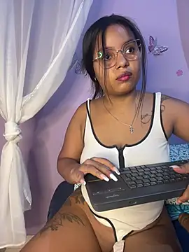Snapshot of Aleja_DANS chatting on April 26, 2026, 8:06 pm Aleja DANS online show from April 26, 2026, 8:06 pm