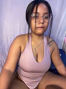 Snapshot of Aleja_DANS chatting on June 3, 2026, 1:56 pm Aleja DANS online show from June 3, 2026, 1:56 pm
