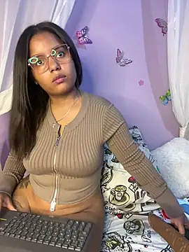 Snapshot of Aleja_DANS chatting on April 24, 2026, 8:05 am Aleja DANS online show from April 24, 2026, 8:05 am