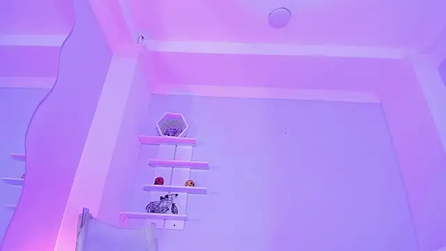 CamileHolmes online show from March 5, 2025, 5:18 am