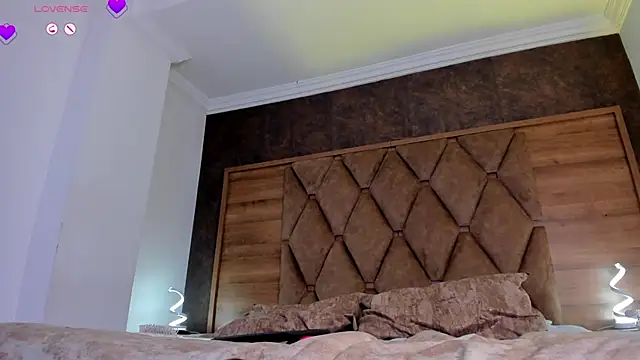 CamileHolmes online show from March 21, 2026, 4:57 am