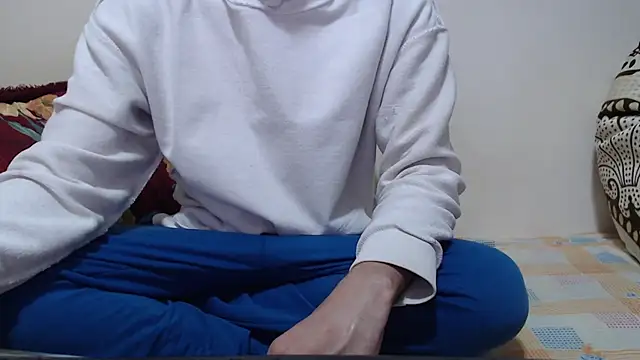 Alexdelarge323 online show from April 14, 2026, 3:17 pm