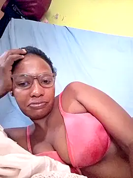 Snapshot of pretty_babez chatting on February 17, 2025, 5:47 am pretty babez online show from February 17, 2025, 5:47 am