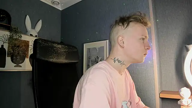 AlexxSweet online show from April 18, 2026, 7:00 am