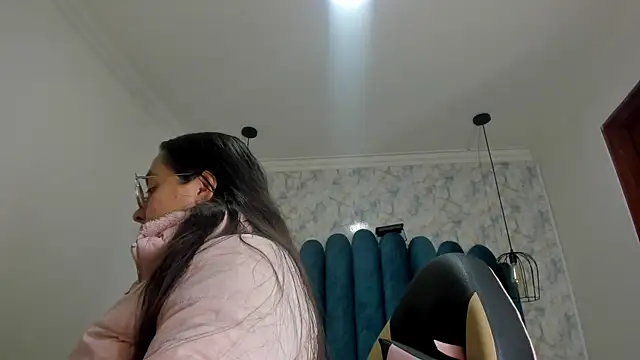 nalalye cruzz  online show from January 7, 2026, 2:16 am