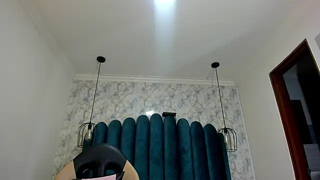 nalalye cruzz  online show from February 7, 2026, 2:41 am