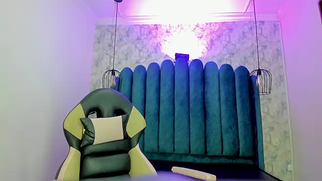 nalalye cruzz  online show from November 12, 2025, 3:10 am