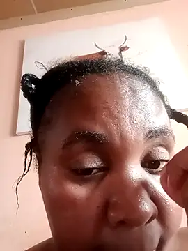 Snapshot of ZOQULUx chatting on November 3, 2025, 9:57 am ZOQULUx online show from November 3, 2025, 9:57 am