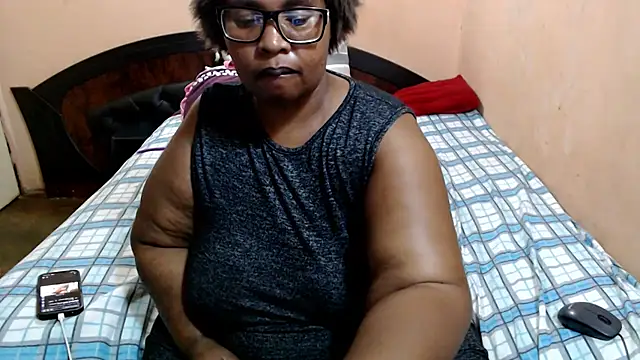 Snapshot of ZOQULUx chatting on May 10, 2026, 6:21 pm ZOQULUx online show from May 10, 2026, 6:21 pm