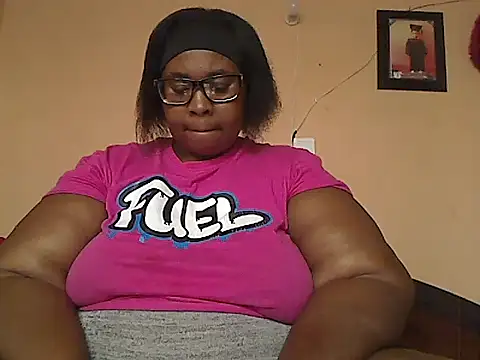 Snapshot of ZOQULUx chatting on November 16, 2025, 9:25 am ZOQULUx online show from November 16, 2025, 9:25 am