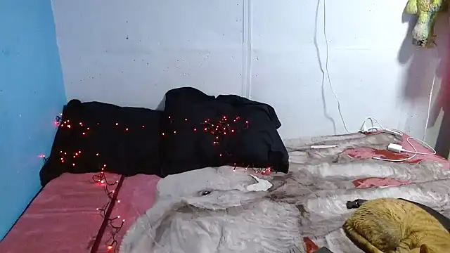 clarisse69 online show from December 17, 2025, 11:43 pm