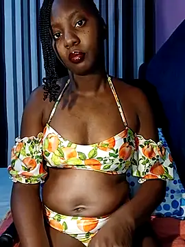 Snapshot of luxusroyce chatting on March 15, 2025, 12:15 am luxusroyce online show from March 15, 2025, 12:15 am