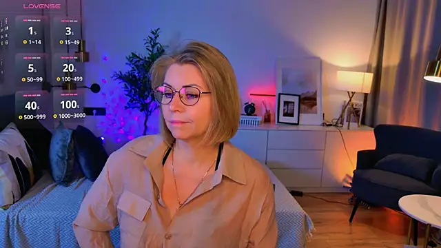 Snapshot of Annie_Light chatting on June 24, 2026, 6:45 am Annie Light online show from June 24, 2026, 6:45 am