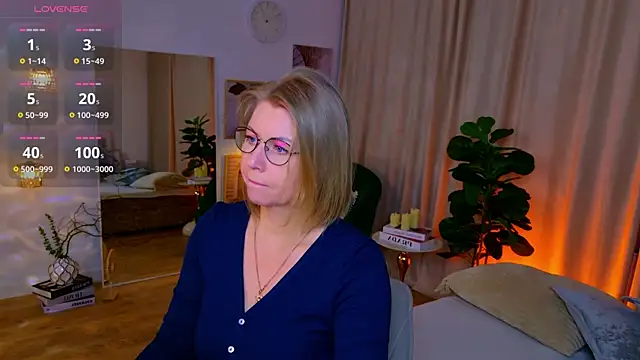 Snapshot of Annie_Light chatting on May 16, 2026, 8:46 am Annie Light online show from May 16, 2026, 8:46 am