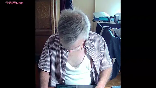 Snapshot of terrybare chatting on June 12, 2026, 12:58 pm terrybare online show from June 12, 2026, 12:58 pm