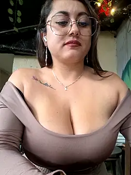 Snapshot of Oryk___ chatting on June 18, 2026, 8:25 pm Oryk online show from June 18, 2026, 8:25 pm