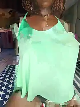 Snapshot of NicRaisaa chatting on July 10, 2026, 4:45 am NicRaisaa online show from July 10, 2026, 4:45 am