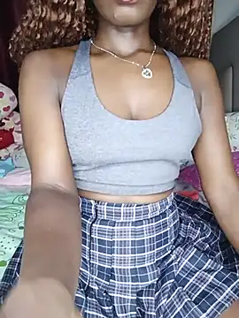 Snapshot of NicRaisaa chatting on June 12, 2026, 4:43 am NicRaisaa online show from June 12, 2026, 4:43 am