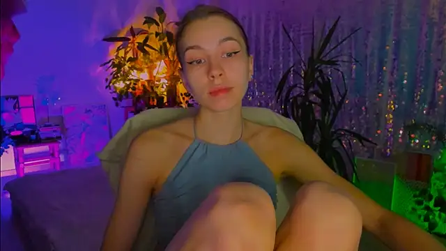 Snapshot of poli__ chatting on November 4, 2025, 6:01 pm poli online show from November 4, 2025, 6:01 pm