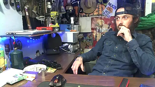 CloudDadddyyy420 online show from October 18, 2025, 12:18 pm