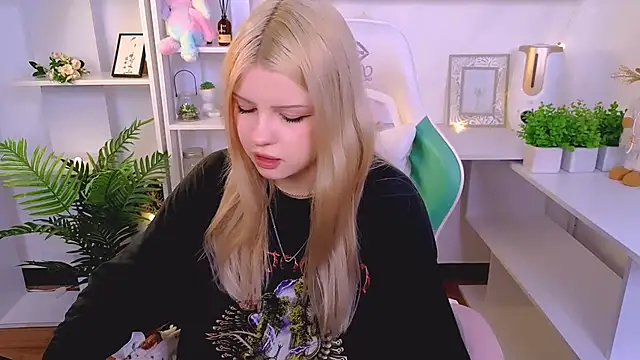 Snapshot of Grace_and__Jacob chatting on February 27, 2025, 4:10 pm Grace and Jacob online show from February 27, 2025, 4:10 pm