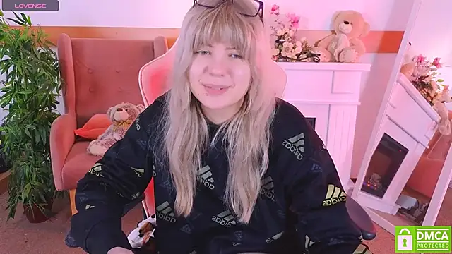 Snapshot of Grace_and__Jacob chatting on December 1, 2025, 12:06 pm Grace and Jacob online show from December 1, 2025, 12:06 pm