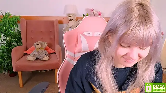 Snapshot of Grace_and__Jacob chatting on November 19, 2025, 8:25 am Grace and Jacob online show from November 19, 2025, 8:25 am