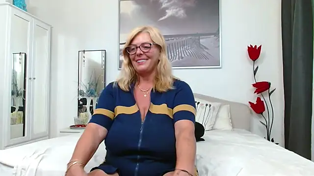 YulliaMilf online show from September 14, 2025, 9:31 am