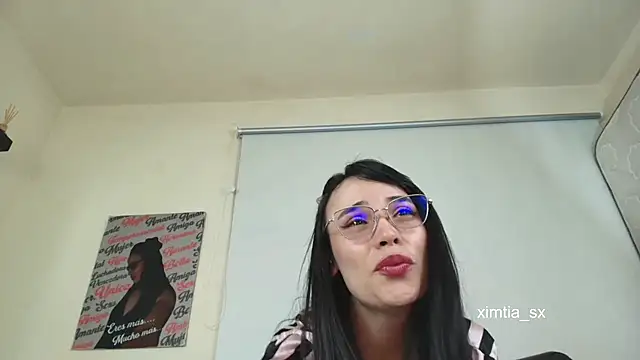 Snapshot of ximtia_xs chatting on July 10, 2026, 12:16 pm ximtia xs online show from July 10, 2026, 12:16 pm