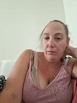 Wisie Cutie online show from September 8, 2025, 3:11 pm