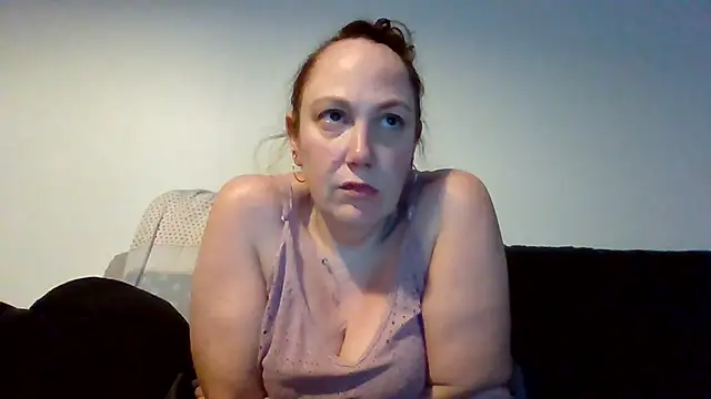 Snapshot of Wisie_Cutie chatting on February 9, 2026, 11:25 pm Wisie Cutie online show from February 9, 2026, 11:25 pm