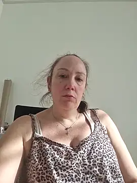 Snapshot of Wisie_Cutie chatting on February 4, 2026, 1:17 pm Wisie Cutie online show from February 4, 2026, 1:17 pm